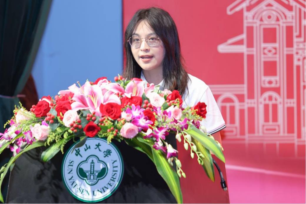 获奖员工代表陈世丽发言